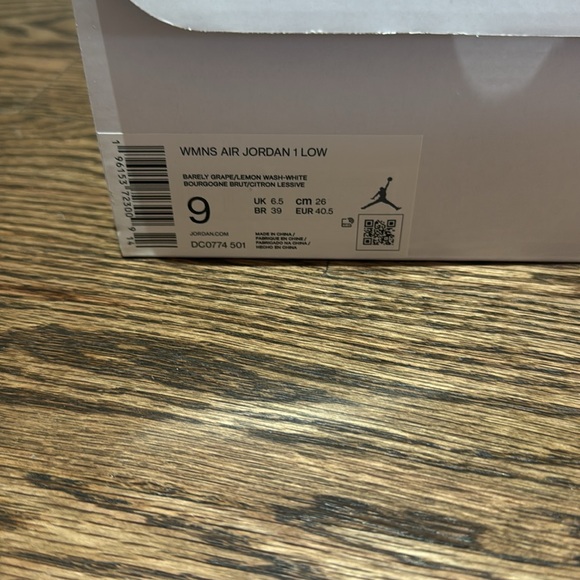 Air Jordan 1 Low Barely Grape Size 9 Nike - Picture 9 of 10